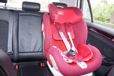 怎樣才能讓孩子坐安全座椅?