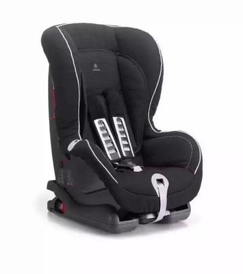 奶爸指導手冊教你安裝奔馳兒童安全座椅